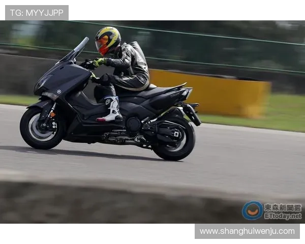 东契奇训练后带队友团建体验保时捷专业赛道试驾乐趣